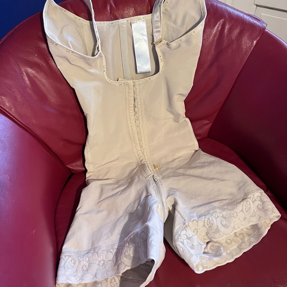 Sol Beauty & Care hourglass faja mid leg beige M-2XL. Used few times, great cond